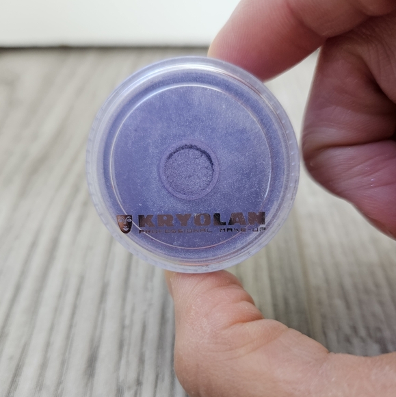 Kryolan Satin Powder Pigment in City Berlin - Picture 3 of 6